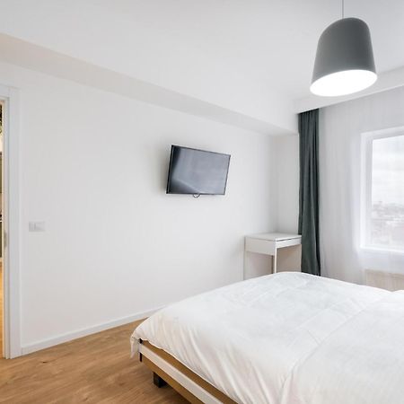 Appartement Jungle Escape - Luxe 1-Br Haven In Bucarest Extérieur photo