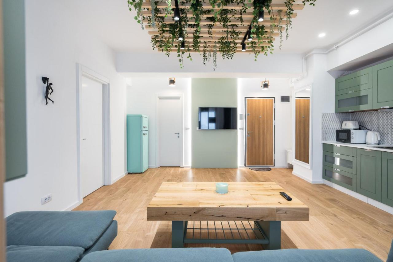 Appartement Jungle Escape - Luxe 1-Br Haven In Bucarest Extérieur photo