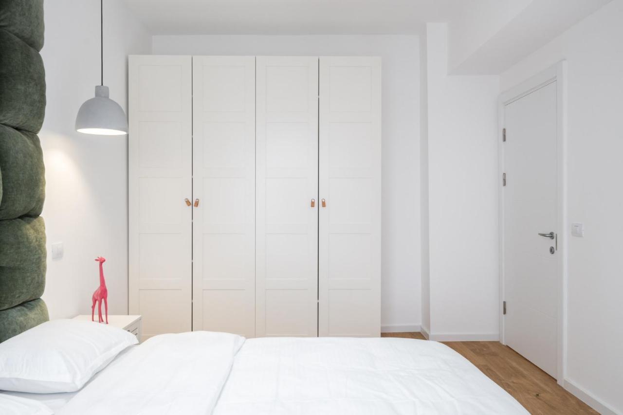 Appartement Jungle Escape - Luxe 1-Br Haven In Bucarest Extérieur photo