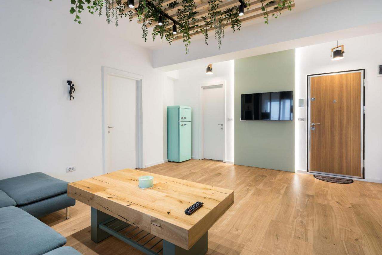 Appartement Jungle Escape - Luxe 1-Br Haven In Bucarest Extérieur photo